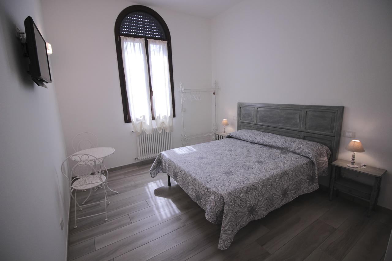 Alloggio I Grifoni Ферара Екстериор снимка